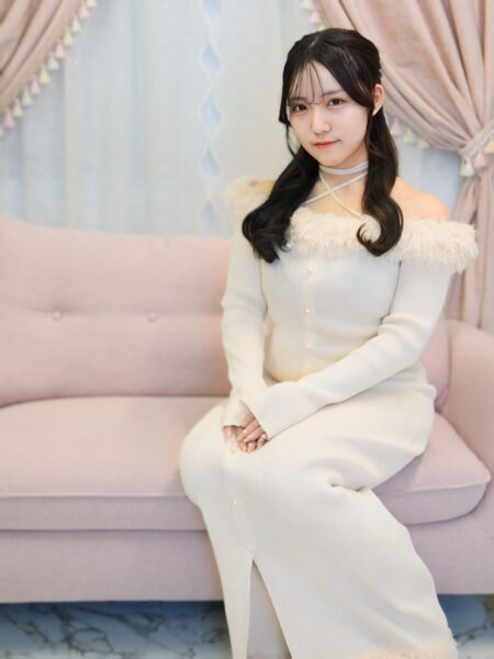 綾瀬　美桜　19歳