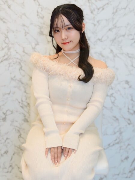 綾瀬　美桜　19歳