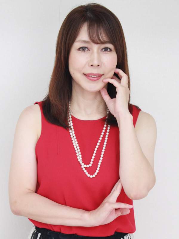 小林　茉莉乃 – 44歳