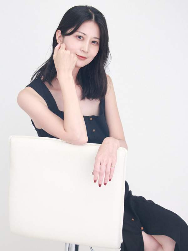 西崎　梨奈 - 37歳