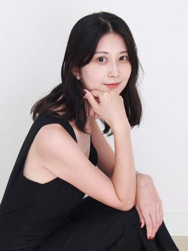 西崎　梨奈 - 37歳