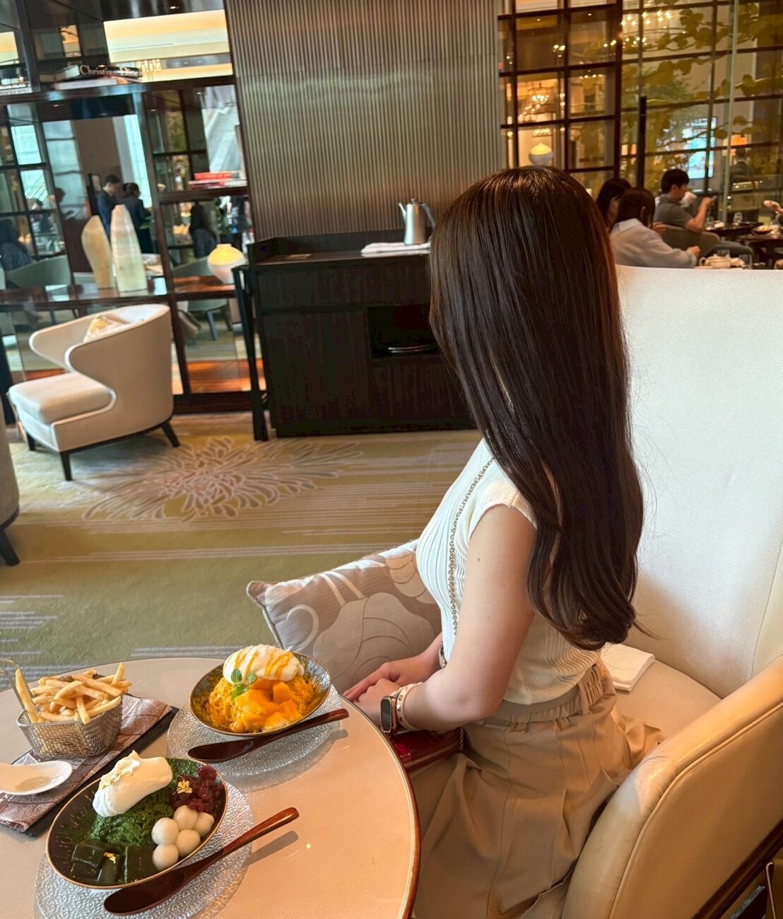 芹沢　璃乃 – 20歳