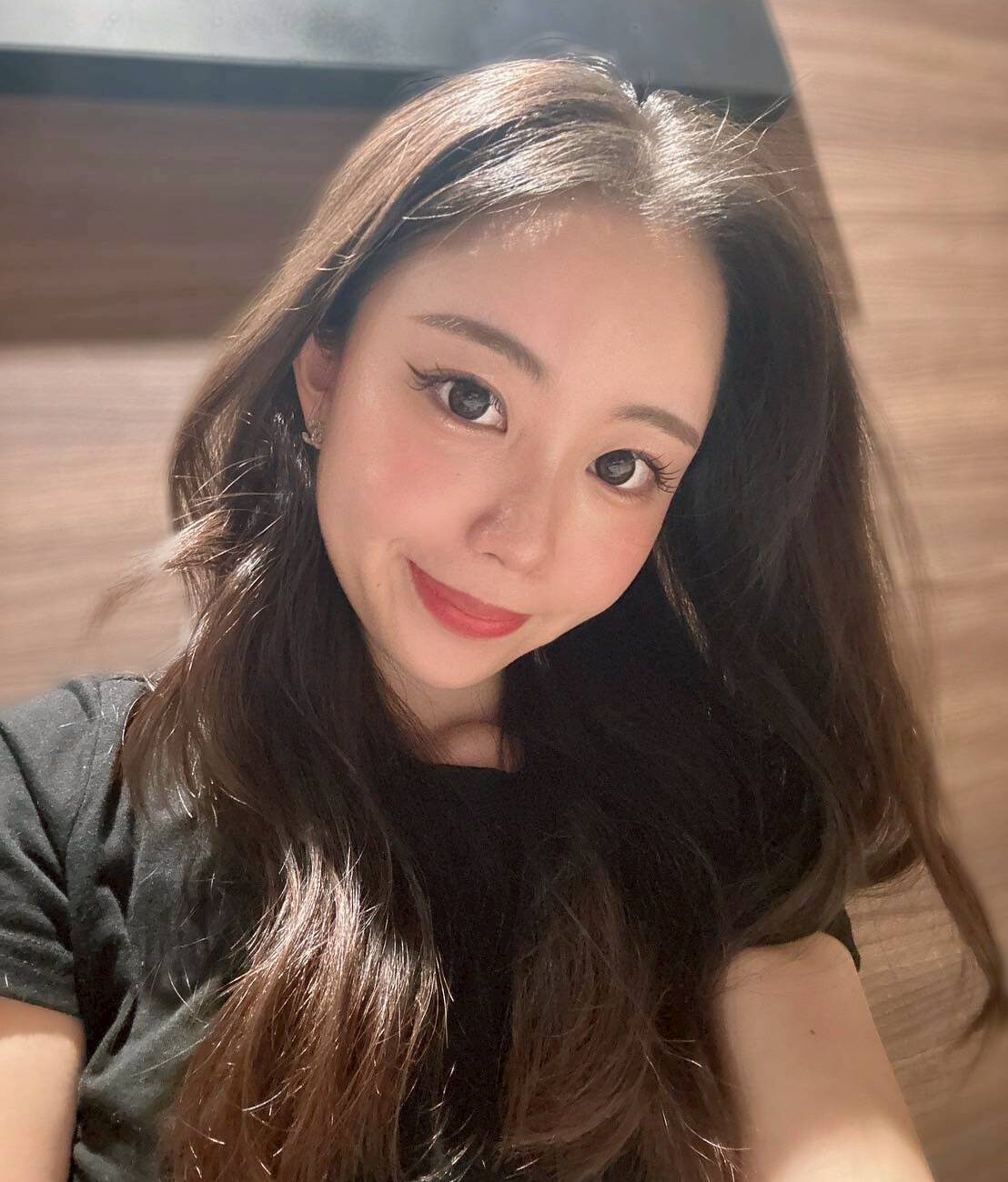 小栗　桃– 25歳