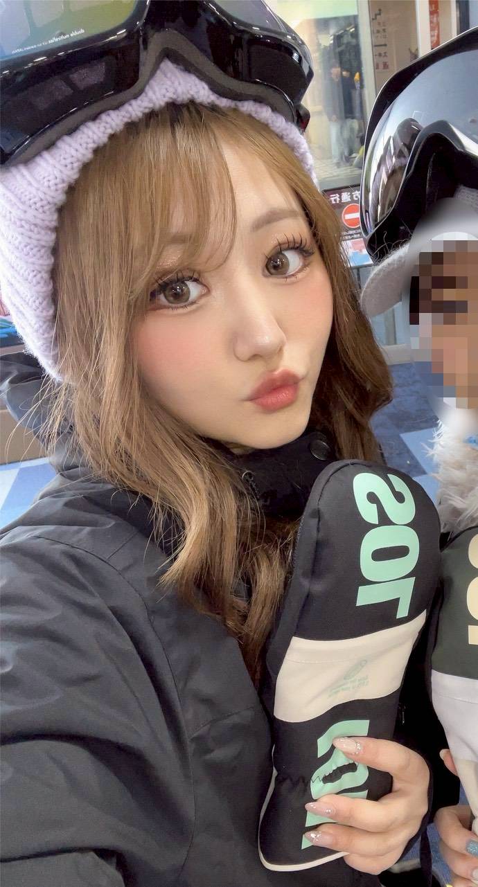 皐　由梨愛 – 25歳