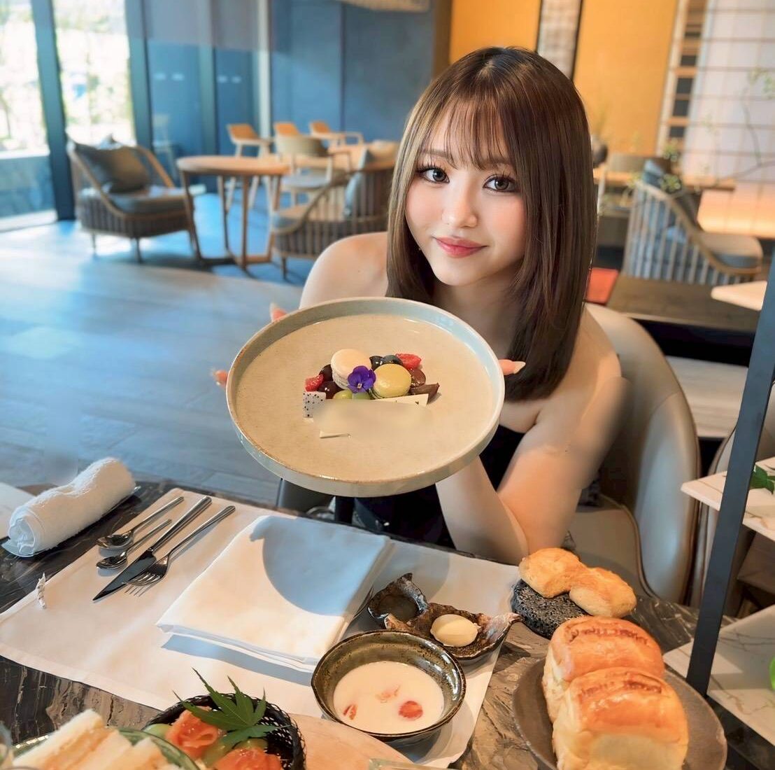 皐　由梨愛 – 25歳