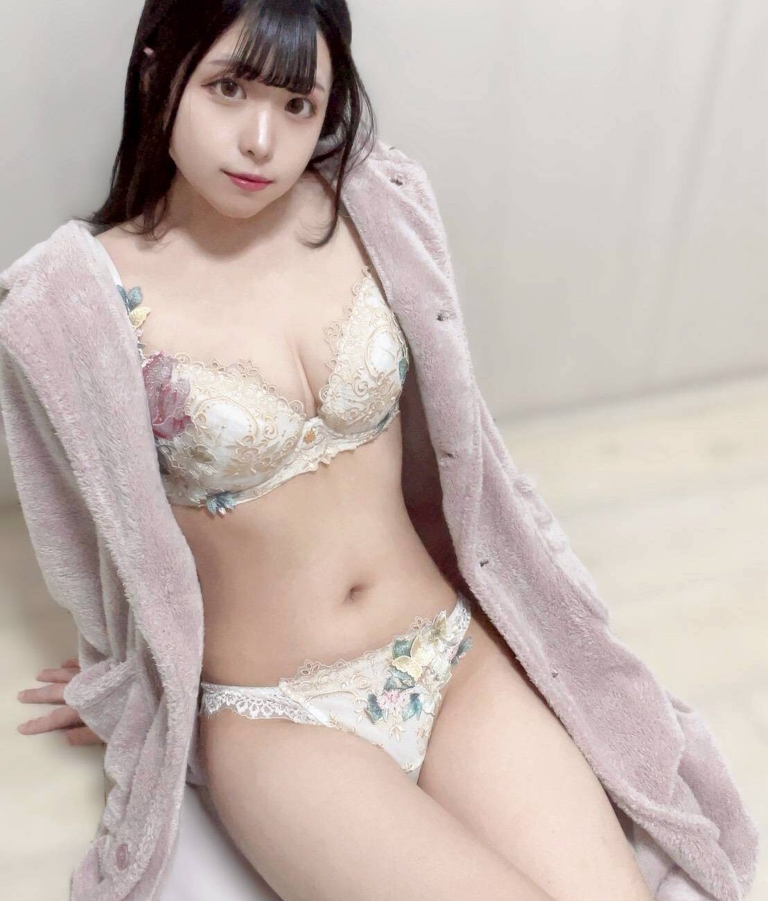 百瀬　ひな - 24歳